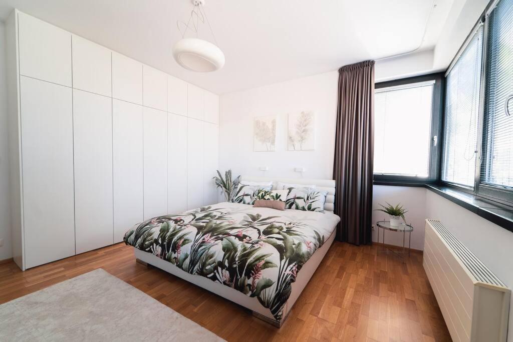 Prague Marina River View Apartment Close To City Centre Free Parking Kültér fotó