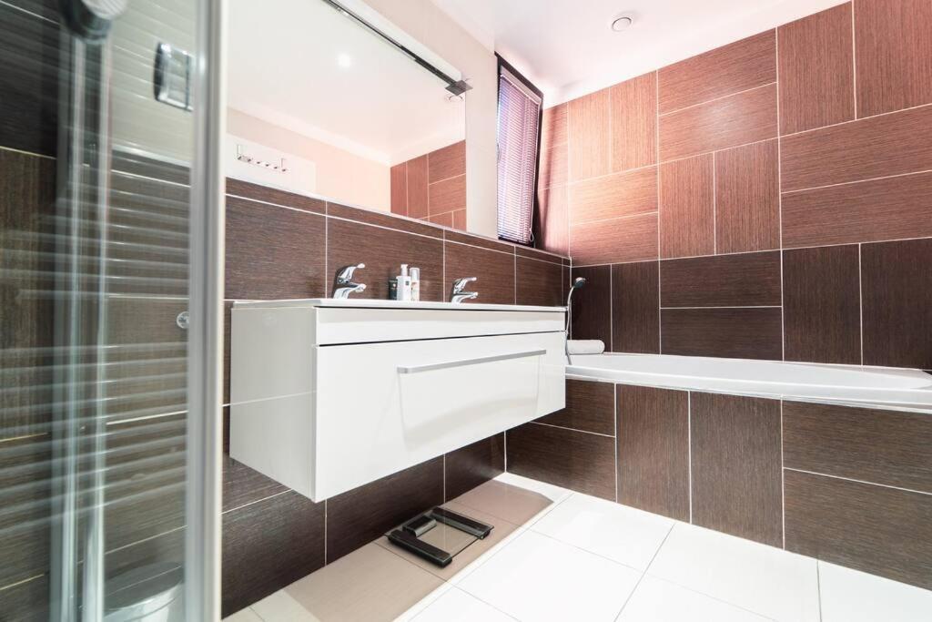 Prague Marina River View Apartment Close To City Centre Free Parking Kültér fotó