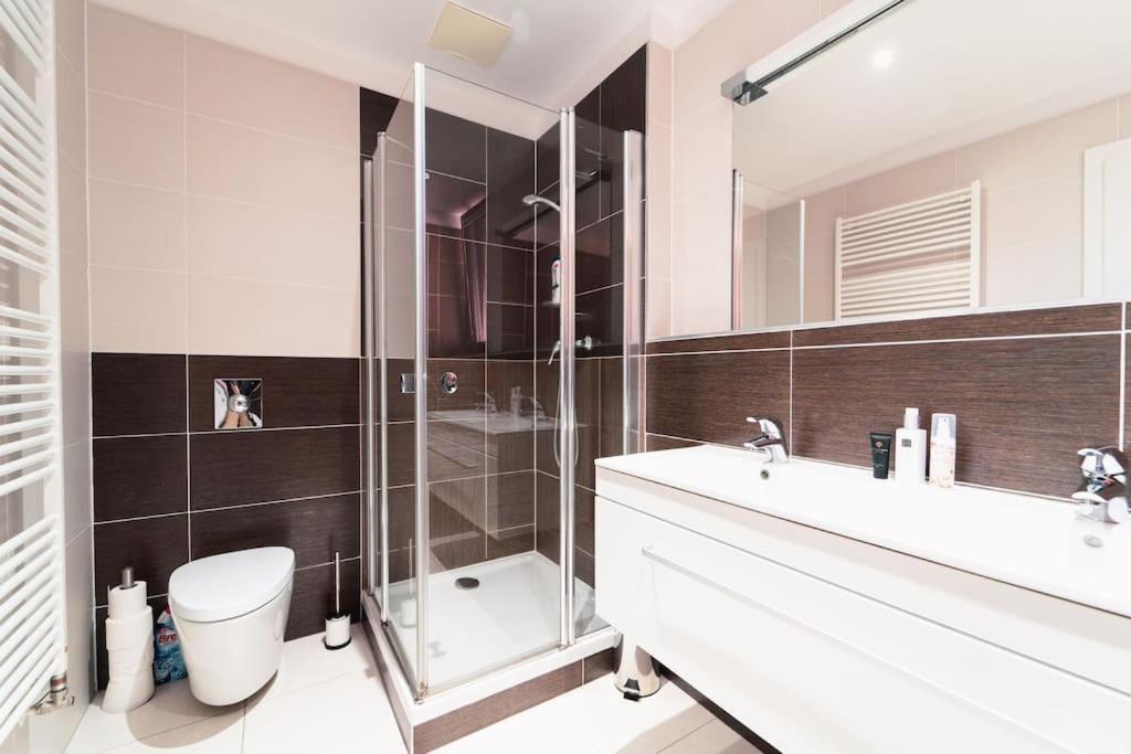 Prague Marina River View Apartment Close To City Centre Free Parking Kültér fotó
